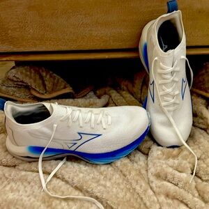 Mizuno Wave Neo Wind